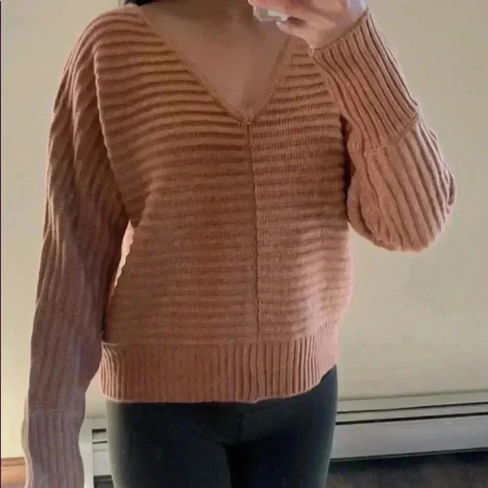 🆕Sincerely Jules V-Neck Sweater L🆕